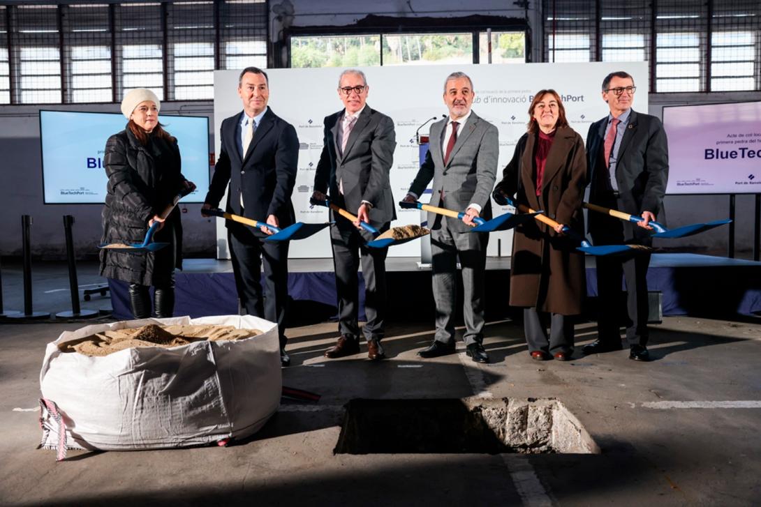 D’esquerra a dreta, Emma Cobos (Port de Barcelona), Gustavo Santana (Puertos del Estado), José Alberto Carbonell (Port de Barcelona), Jaume Collboni (alcalde de Barcelona), Sílvia Paneque (consellera de la Generalitat), i Carles Anglada (WTCB).