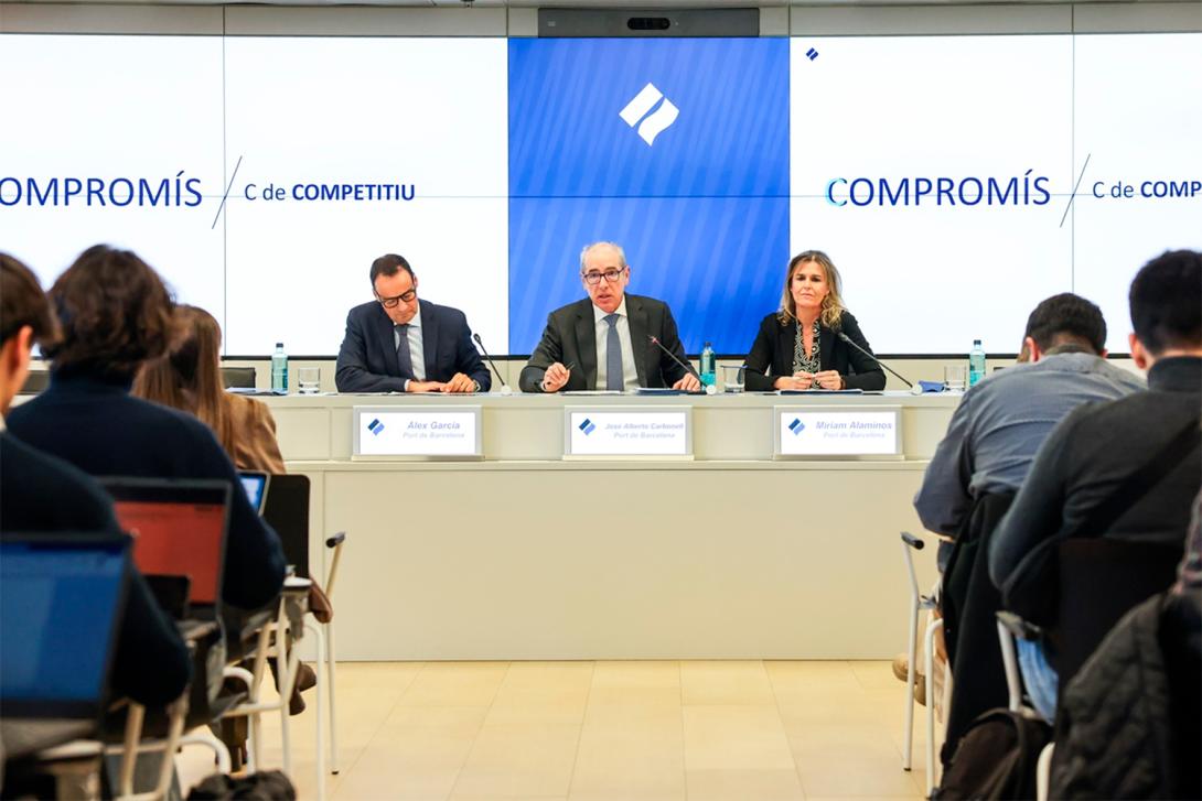 De izquierda a derecha, Àlex García, director general del Port de Barcelona; José Alberto Carbonell, presidente, y Miriam Alaminos, subdirectora general de Finanzas, Gestión Corporativa y Estrategia.