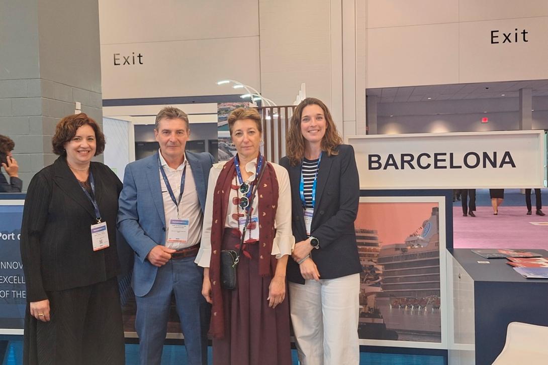D’esquerra a dreta, Mar Pérez, cap de Creuers; José María Rovira, director d’Operacions Marítimes; Carla Salvadó, subdirectora general de Comercial i Gemma Gràcia, Cruise Manager, al Seatrade Miami.