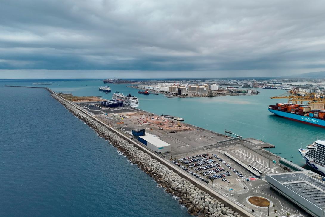 El Port de Barcelona està desplegant de manera progressiva els sistemes OPS a les diferents terminals del moll Adossat de manera que totes elles estiguin electrificades.