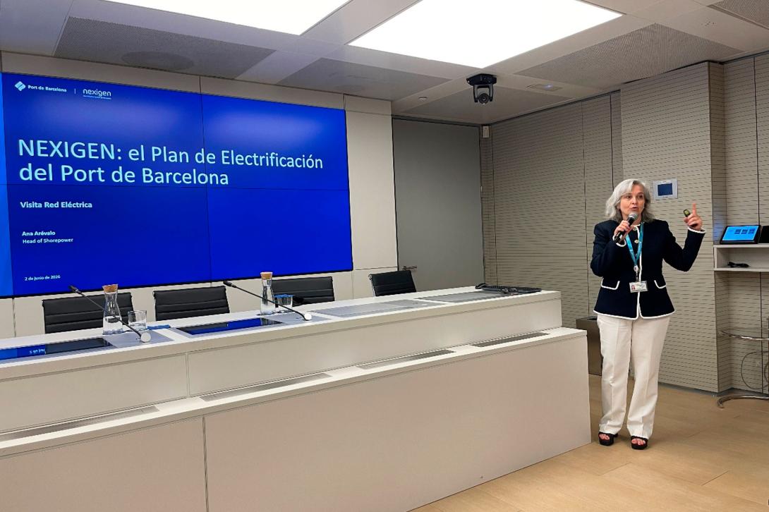La Head of Shorepower Department del Port de Barcelona, Ana Arévalo, durant la seva presentació.