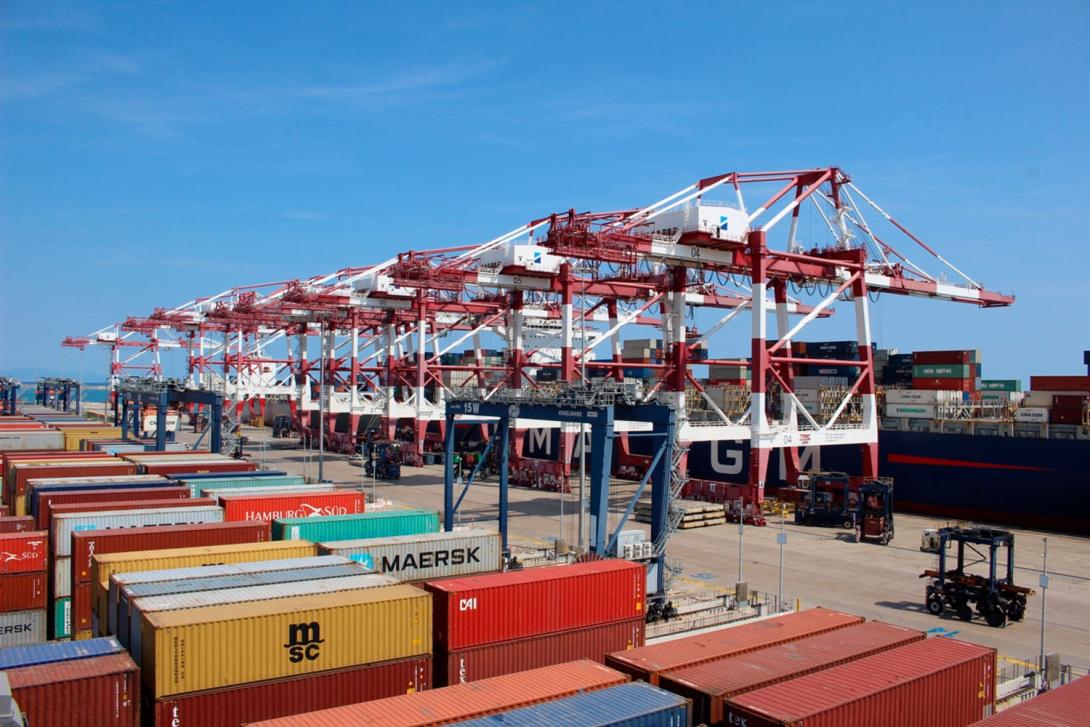 Terminal de contenedores en el Port de Barcelona.