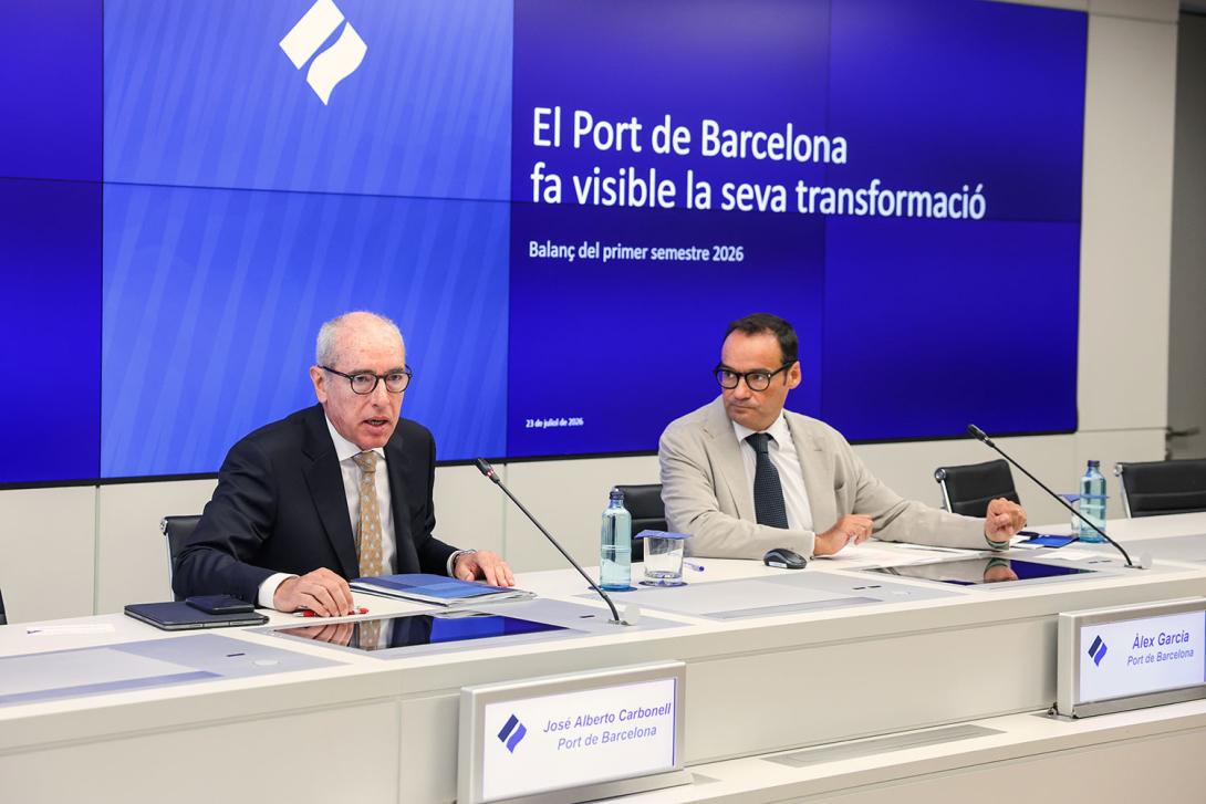 El president del Port de Barcelona, José Alberto Carbonell, acompanyat del director general, Àlex Garcia. 